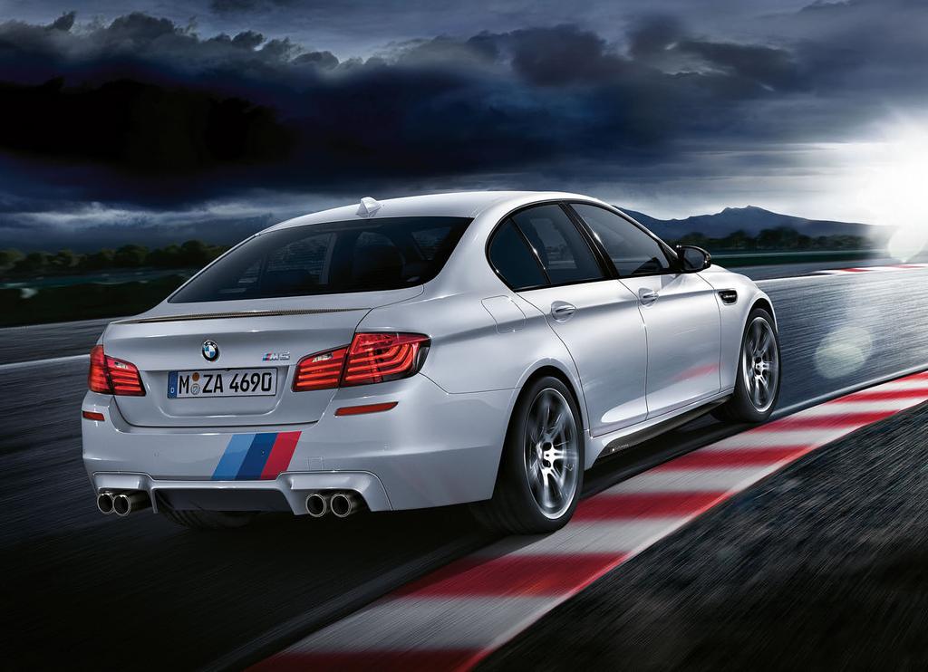 BMW M5. ABSOLUTNÍ PŘEVAHA. Působivý poměr výkonu a hmotnosti: BMW M5 vždy představovalo maximální výkonnost a mimořádně dynamický charakter.