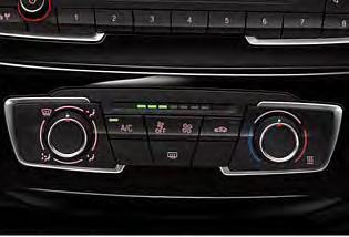 Plnobarevný BMW Head-Up displej 1, 2 zobrazuje řidiči informace vztahující se k jízdě