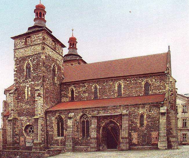 Kouřim - kostel sv. Štěpána Původní raně gotický kostel byl postaven jako trojlodní bazilika v šedesátých letech 13. století.