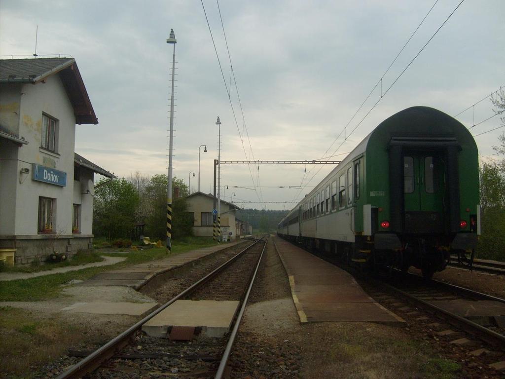 Obrázek 4: Železniční stanice Doňov Železniční stanice Kardašova Řečice (viz obrázek 5) je mezilehlá železniční stanice, která leží v km 12,630 až 14,205.