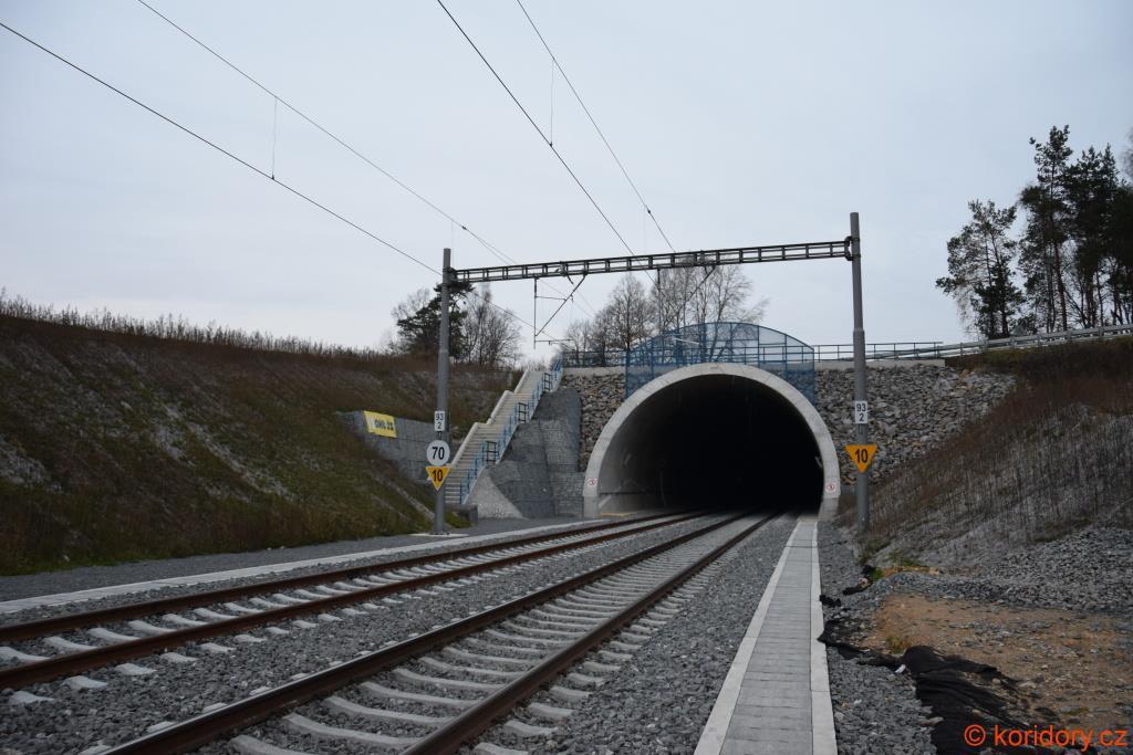 Obrázek 14: Součástí přeložky v úseku Chotoviny - Sudoměřice u Tábora je i dvoukolejný tunel [5] Stavba Modernizace trati Sudoměřice u Tábora - Votice v sobě zahrnuje kompletní rekonstrukci traťových