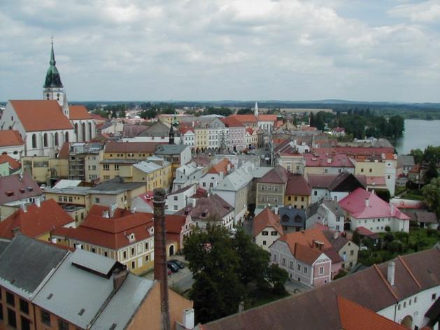 Mezi největší lákadla patří hlavně gotický hrad a renesanční zámek a rybník Vajgar, řada církevních památek, světoznámá úzkokolejka a v neposlední řadě