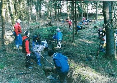 V širších souvislostech představil formou teoretickou (soutěže, odborné články pro školy, školky i veřejnost) a praktickou (výsadba a úklid lesa, studánek, zájezd) nejzajímavější a nejzachovalejší