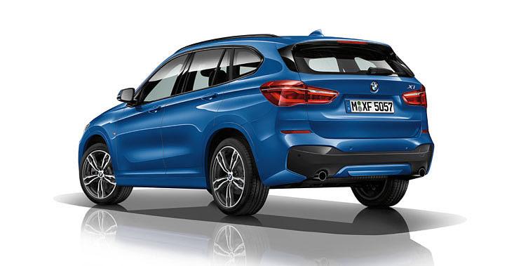 sportovní podvozek, snížený, alternativně standardní podvozek BMW Individual Shadow Line ve vysoce lesklém provedení M logo na bocích Exkluzivní metalický lak Estoril Blue, k dispozici jsou také