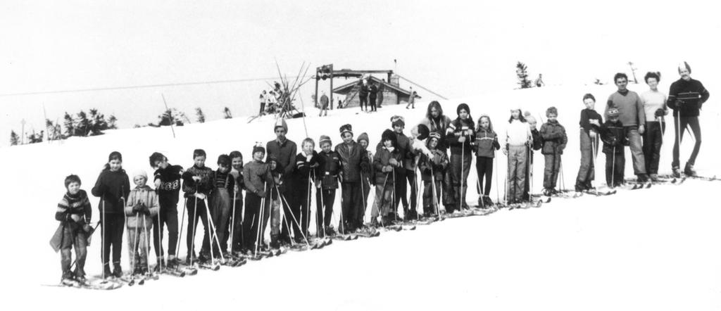 Lyžařský oddíl TJ Jsme nejstarší lyžařský klub v Praze založen 1974. Člen Svazu lyžařů České republiky a České unie sportu Řadíme se k největším a nejúspěšnějším lyžařským klubům v Česku.