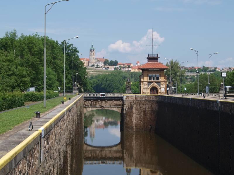 Cílem opatření na PK Hořín je zabezpečení požadovaných parametrů vodní cesty v úseku plavebního kanálu Vraňany Hořín.