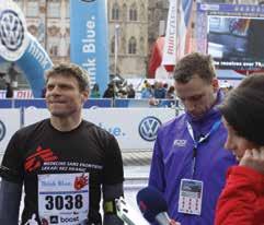 Robert Lischke, Ph.D. (vlevo), uběhl svou část maratonské štafety za 00:57:49. Nemohl chybět prof. MUDr. Pavel Pafko, DrSc. (vpravo). Štafeta mu trvala 01:02:13.