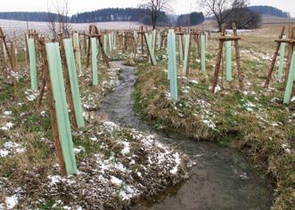 Ta je nutná hlavně u silně upravených a pozměněných toků (se silně zahloubenými, zpevněnými koryty) a prakticky u všech regulovaných větších toků.