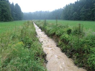 zde byl navíc podstatně zmírněn průběh přívalové vlny.