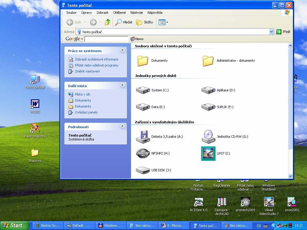 Malé obrázky neboli ikony reprezentují tzv. dokumenty, programy nebo některé důležité funkční prvky Windows XP. ikona programu pracovní plocha ikona složky okno složky hlavní panel Obr. 4.