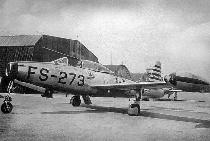 Letoun Republic F-84E-10-RE Thunderjet s/n 49-2273 s americkým označením FS-273 z výzbroje 526. stíhací bombardovací perutě 86.