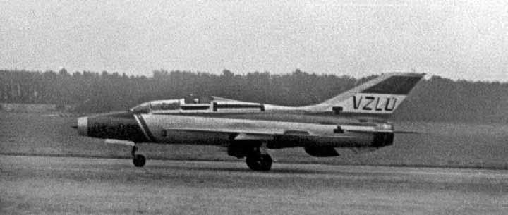 1962 1991 Kbelské letiště vyžíval k různým zkouškám i letňanský Výzkumný a zkušební letecký ústav. Na snímku z leteckého dne ve Kbelích 14.