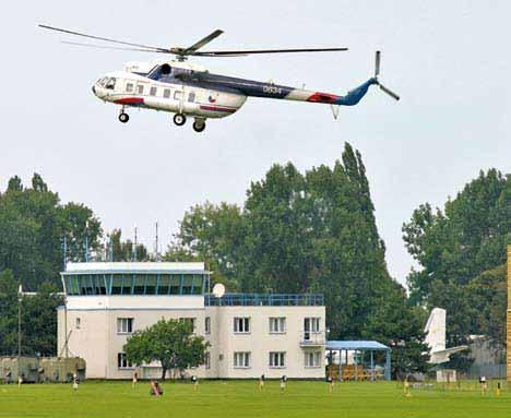 Vrtulník Mi-8PS-9 s výrobním číslem 10830 a evidenčním číslem 0830. Fotografie pochází z 28. října 1995 tj.