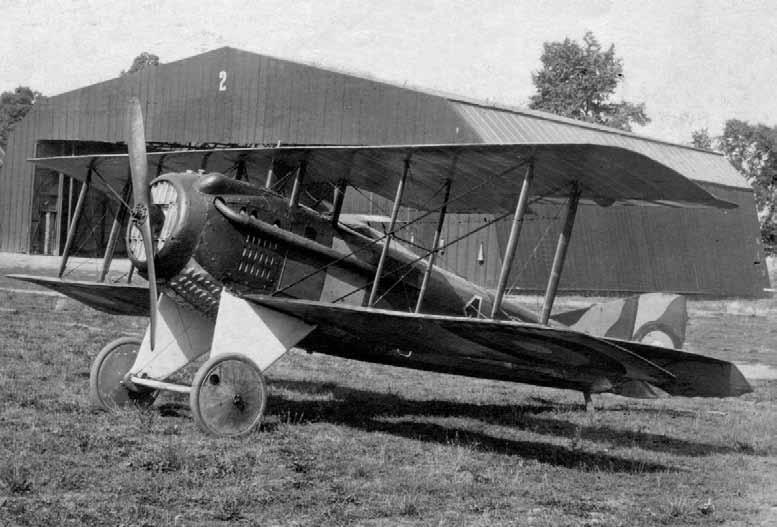 Letoun SPAD S.VIIC.1 před kbelským hangárem Wagner číslo 2.