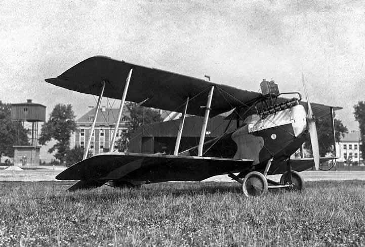 1918 1938 Mezi lety 1925 a 1928 byly u Leteckého pluku 1 postaveny další nové letky. Nejprve byla k 15. říjnu 1925 zřízena 36. letka, která ze Kbel působila až do října 1931. K 1.