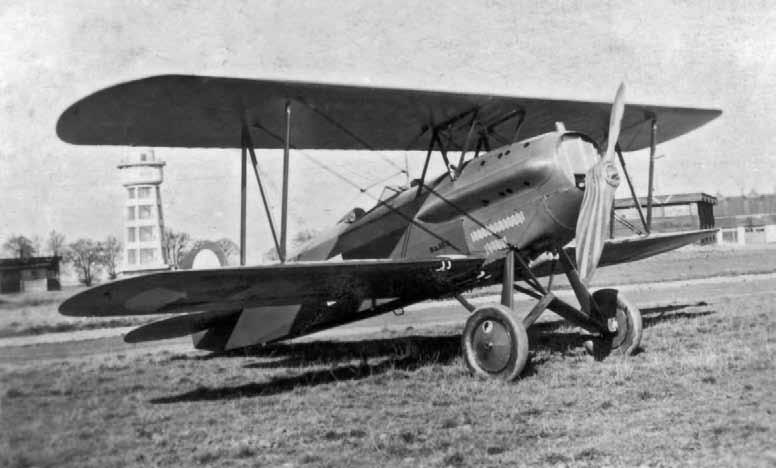 Stíhací letoun Avia Ba.33 před předáním vojenské správě na kbelském letišti. došlo v srpnu 1934, kdy od Leteckého pluku 2 převzal 34. letku v Hradci Králové (k 14. srpnu 1934) a naopak svou 15.