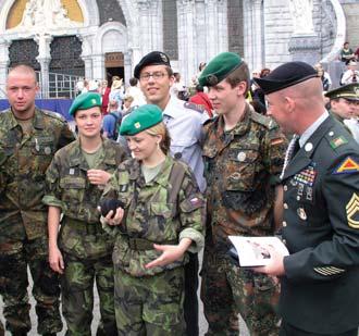 Toho letošního se zúčastnili, kromě předsedů obou komor Parlamentu, ministra obrany a řady osobností společenského života země, váleční veteráni, vojáci, kteří působili v zahraničních misích i mnozí