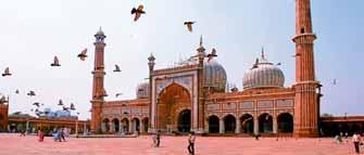Dále spatříte největší indickou mešitu Jama Masjid (Páteční mešita, nádvoří pojme až 25000 věřících), Rashtrapati Bhavan (prezidentský palác) jedna znejgrandióznějších staveb koloniálního období,