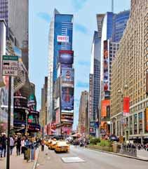 Významným bodem a symbolem města je rovněž Times Square, náměstí na křižovatce Broadwaye a Seventh Avenue.