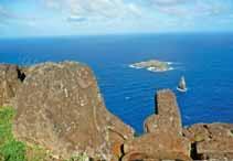 7. den: celodenní výlet po ostrově Rapa Nui. Prohlídka plošiny Akahanga se spadlými sochami moai amalou jeskyní.