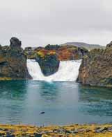 Po nezapomenutelné podívané na gejzír Strokkur a zlatý" vodopád Gullfoss považovaný za nejkrásnější na ostrově, následuje zastávka vbiskupství Skálholt, známém ze slavného románu Gudmundura Kambana