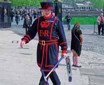 den: snídaně. Přejezd metrem do centra bankovnictví k Anglické bance a Královské burze. Odtud procházkou k pevnosti Tower of London, kde jsou vystaveny korunovační klenoty.