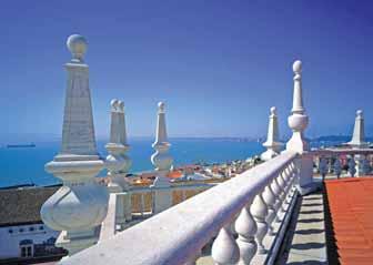 Odpoledne se vydáme do Taviry, vesnice, které se říká Benátky Algarve a patří mezi nejmalebnější v regionu. Historické kostely sfiligránskými balkony.