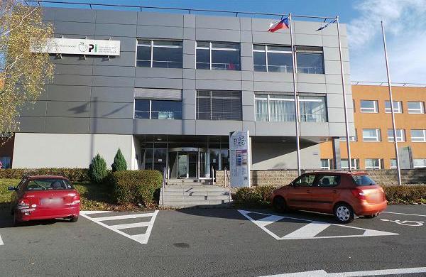 KDO JSME Vznik v roce 2013, spol. s r.o. 5 majitelů, pouze vlastní kapitál Dnes 18 zaměstnanců, 3 ext. spolupracovníci Vazba na technickou univerzitu Obrat v roce 2015 cca 1,5 mil.