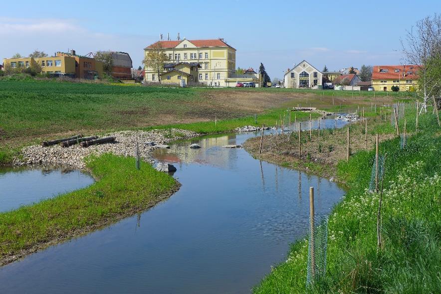 Revitalizace vodních toků a niv 100% Vytváření a obnova přírodě blízkých koryt vodních toků včetně doprovodných výsadeb Obnova