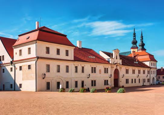 Jako dokonalý typ renesanční středoevropské šlechtické rezidence byl spolu s celým areálem zapsán v roce 1999 na seznam UNESCO. Zámek nabízí dva prohlídkové okruhy.