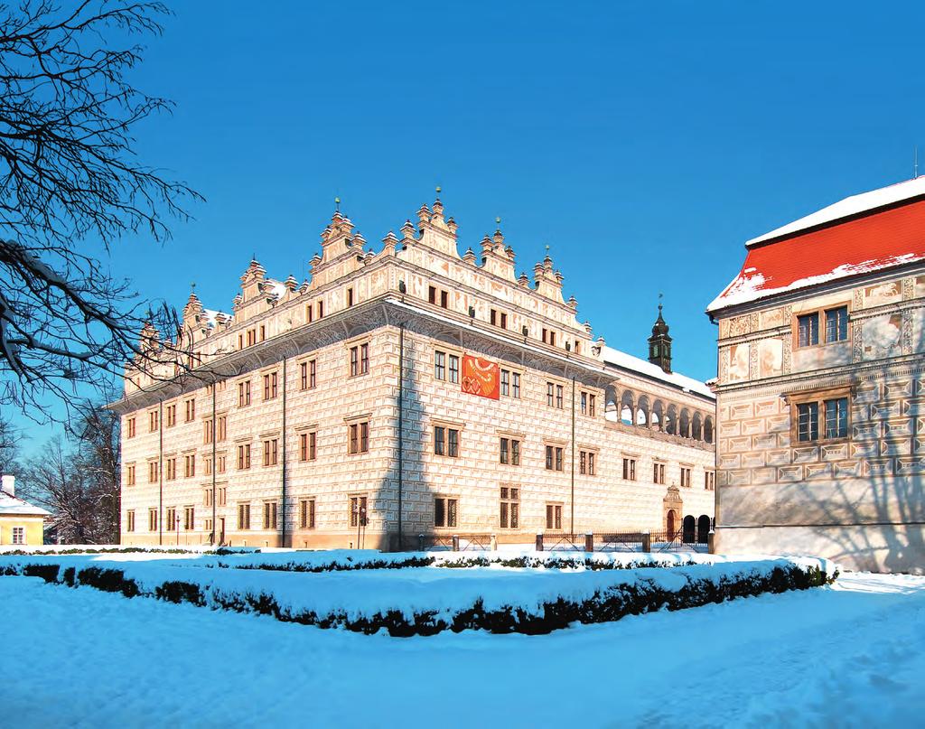 981 PRVNÍ ZMÍNKA První zmínka o hradním sídle na místě dnešního zámku je k roku 981 a je zapsána v Kosmově kronice jako pohraniční pevnost Slavníkovců.