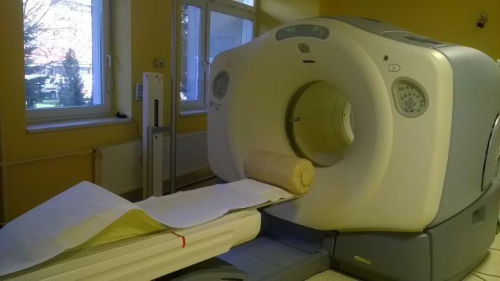 Kombinací PET a CT lze získat přesnější informace o místech se zvýšenou akumulací radiofarmaka.