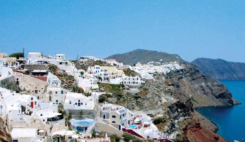 SANTORINI SANTORINI Letecké zájezdy na 7 nocí Odletové místo NEJKRÁSNĚJŠÍ OSTROV JIŽNÍCH KYKLÁD Ostrov, nazývaný také Thira, je oblíbenou a často vyhledávanou destinací Řecka.
