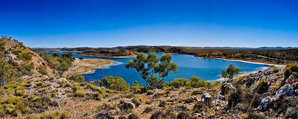 Lake Moondarra (jezero ve městě Mount Ise) 7.