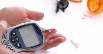 Proč jsou diabetici rizikovou skupinou? Narušená tvorba inzulínu nebo inzulínová rezistence způsobuje zvýšenou hladinu krevního cukru. To je rovněž příčinou zvýšené dispozice k zánětům dásní.