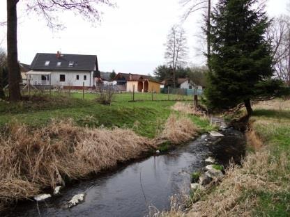 Jiţ při Q5 lze čekat přelití cesty k mostku, extrémnější povodně zasáhnou i