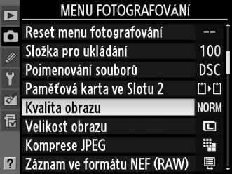 Kvalita obrazu se nastavuje stisknutím tlačítka QUAL a otáčením hlavního příkazového voliče, dokud se na kontrolním panelu nezobrazí požadované nastavení.