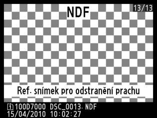 3 Pořiďte referenční data pro odstranění prachu. Domáčkněte tlačítko spouště až na doraz pro získání referenčních dat pro odstranění prachu ze snímku.