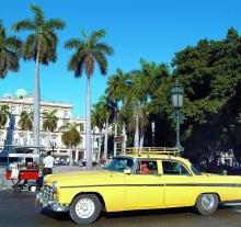 Přímo od hotelu jezdí turistický autobus do centra města. Letiště je vzdáleno pouhých 20 km, věhlasný kabaret Tropicana 5 km a "Acuario Nacional de Cuba" s delfináriem pouhých 200 m od hotelu.