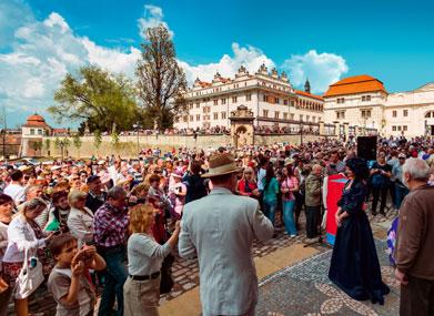 TOP 10 akcí Českomoravského pomezí DUBEN Zahájení litomyšlské lázeňské sezóny Lázně ducha lázeňská promenáda, pódia,