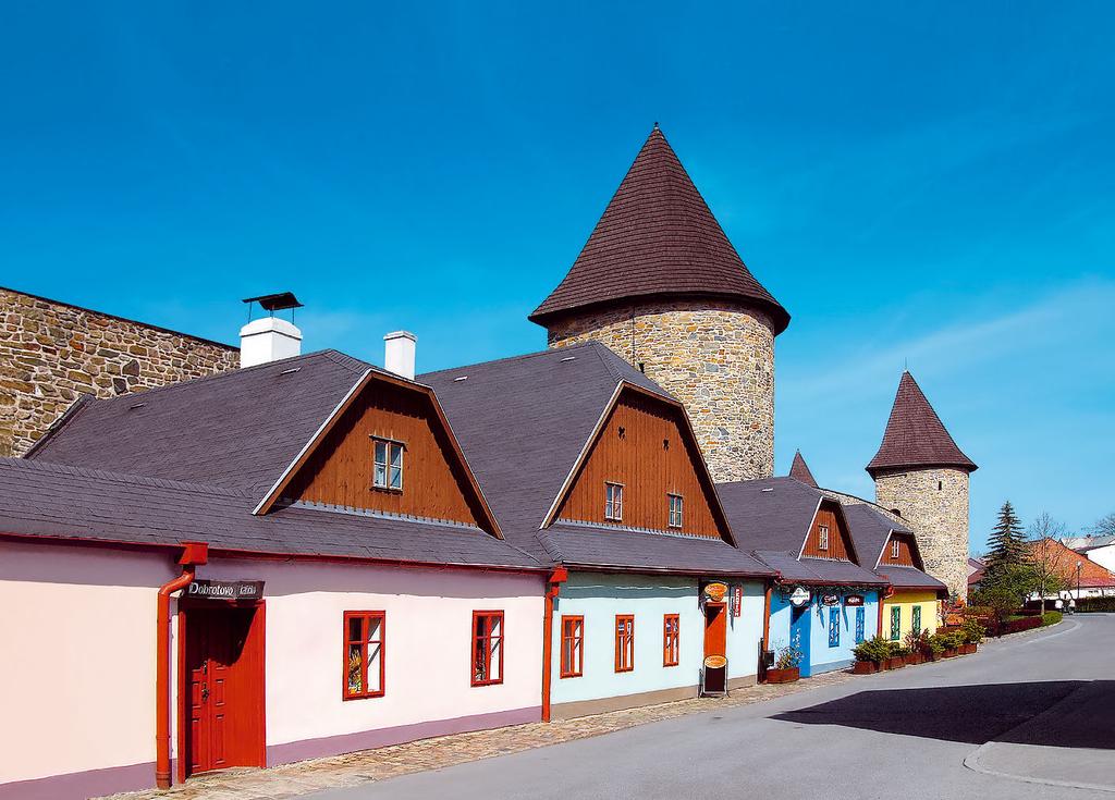 Městské hradby v Poličce Středověké hradby, které dodnes obepínají historické jádro
