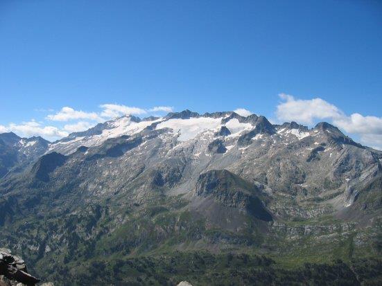 na jihozápadě leží velký Pyrenejský poloostrov