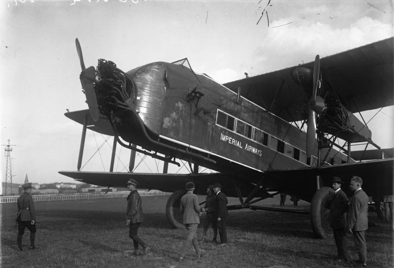 3. HISTORIE LETECTVÍ 21 Obrázek 3 Armstrong Whitworth AW 154 Argosy [5] Na lince Paříž-Brusel létala civilní verze bombardéru Farman F.60 s označením Goliath.