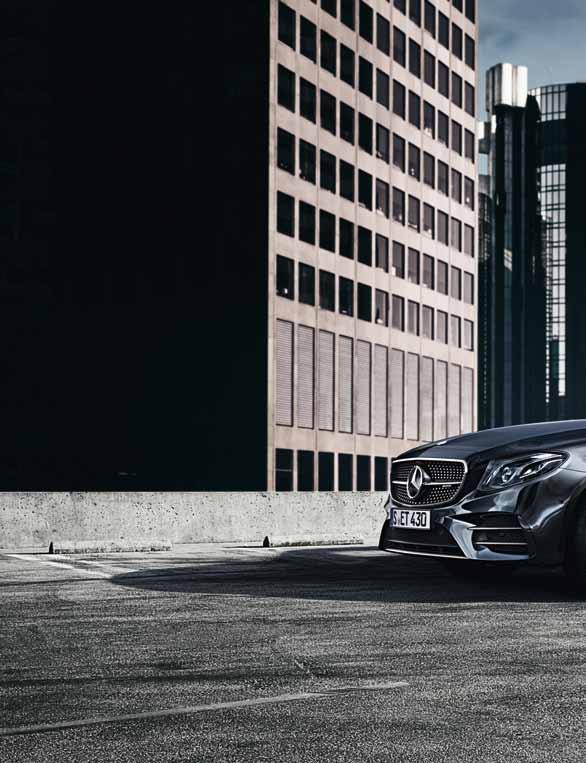 76 Mercedes-AMG třídy E sedan a kombi. Mercedes-AMG není jen výrobcem vozidel Performance, AMG je příslibem. Příslibem být vždy o krok dál, plnit velká očekávání a podávat špičkové výkony.