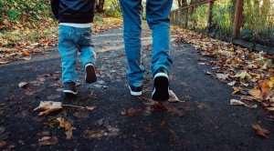Cíl pěstounské péče polské zákony Hlavním cílem pěstounské péče je posilování biologické rodiny tak, aby se dítě mohlo vrátit domů.