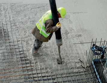 ku a maximálního vodního součinitele poměrně benevolentní. Složení betonu dle směrnice je totiž navrženo spíše s ohledem na minimalizaci vynucených namáhání (smrštění a hydratační teplo).