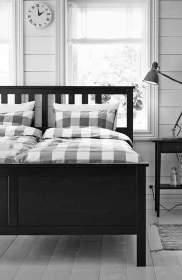 iných druhov postelí. Získate aj prehľad o našich doplnkoch k posteliam, ako sú čelá či úložné diely pod posteľ.
