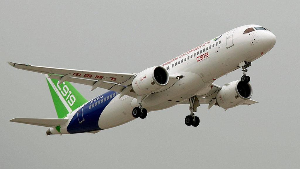 6.3 COMAC Zajímavě do budoucího vývoje trhu s dopravními letadly může promluvit nový čínský výrobce letadel Commercial Aircraft Corporation of China, Ltd, zkráceně COMAC.