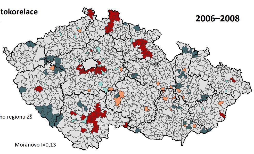 Obr. 19: Spádové regiony ZŠ podle výsledků analýzy LISA pro ukazatel index naplněnosti škol (počet žáků/maximální kapacita škol) ve vybraných obdobích mezi roky 2006 2014 Pozn.