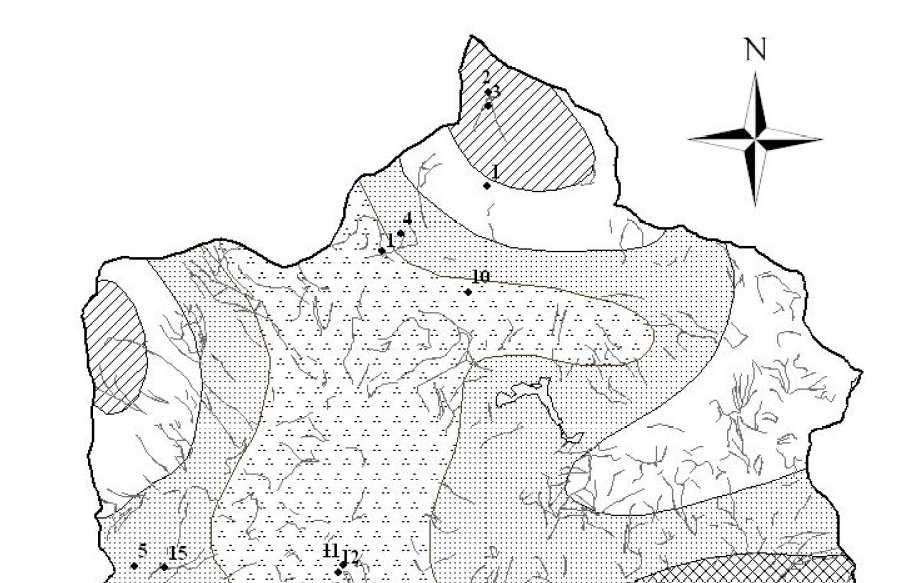 n.m.). Tyto horské hřbety jsou od sebe odděleny dvěma hlavními hlubokými údolími.